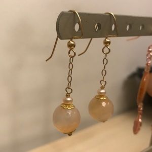 Stone&Pearl earrings On 1 In. Gold plated chain